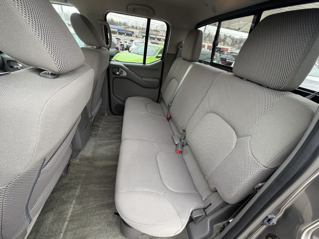 2016 Nissan Frontier Image 10