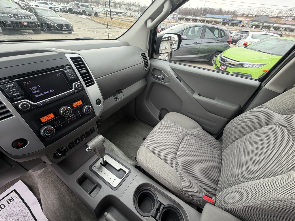 2016 Nissan Frontier Image 17