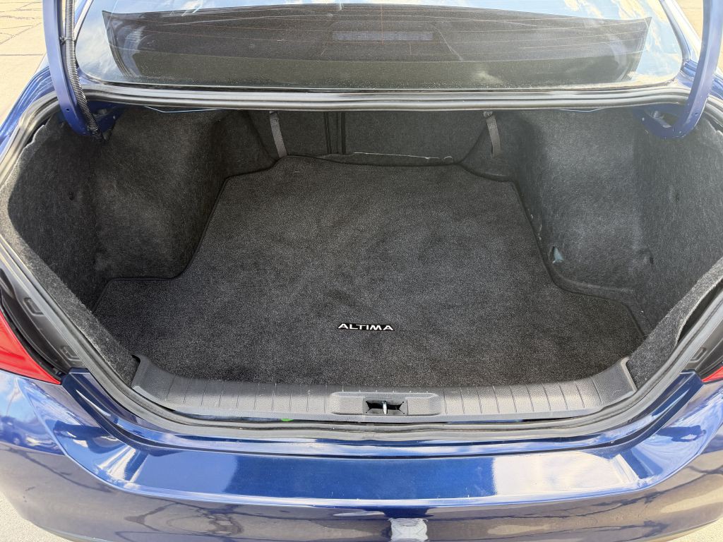 2017 Nissan Altima Image 8