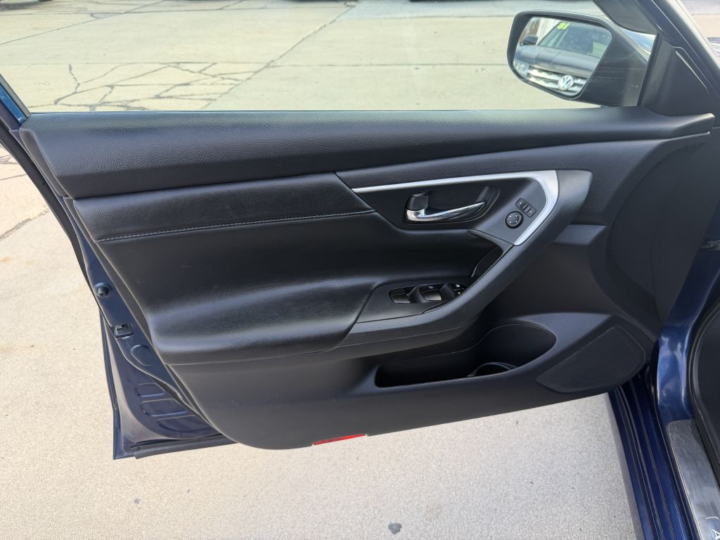 2017 Nissan Altima Image 9