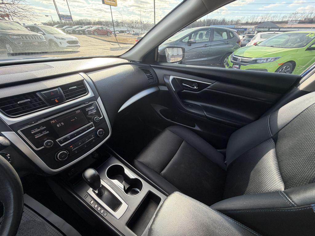 2017 Nissan Altima Image 16