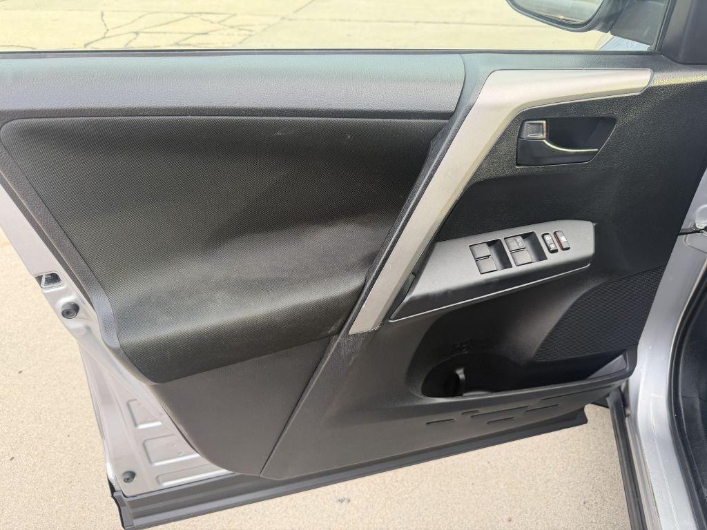 2016 Toyota Rav4 Image 9