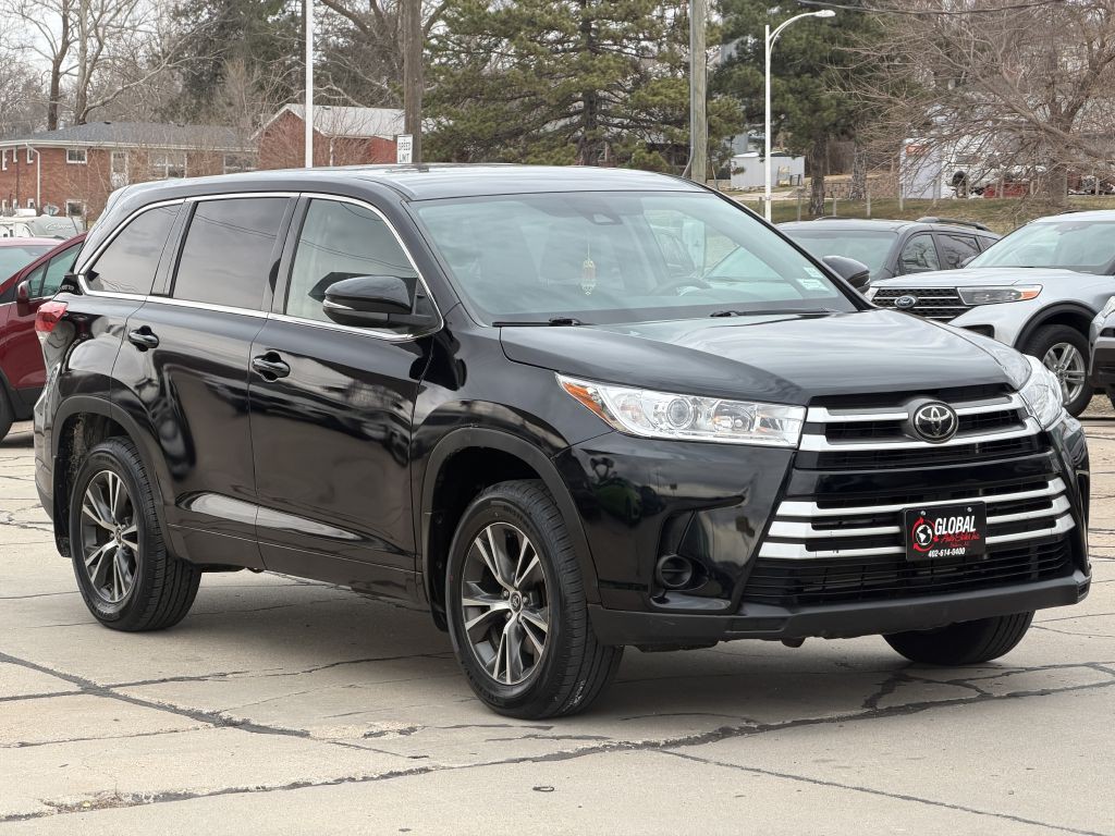 2018 Toyota Highlander Image 2
