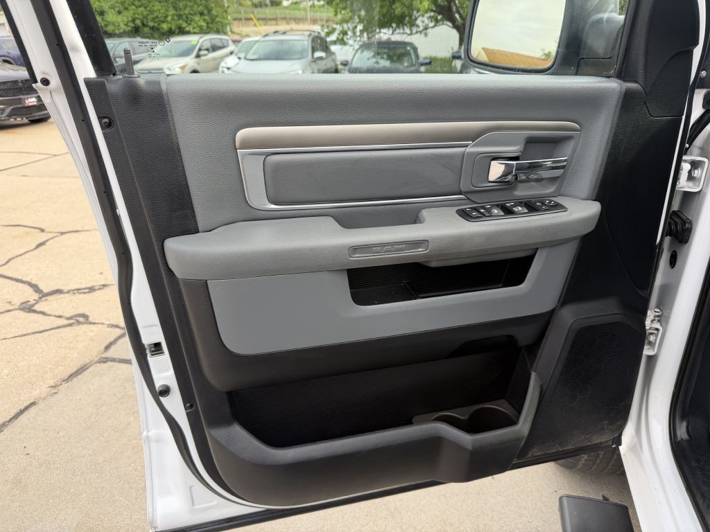 2017 RAM 1500 Image 9