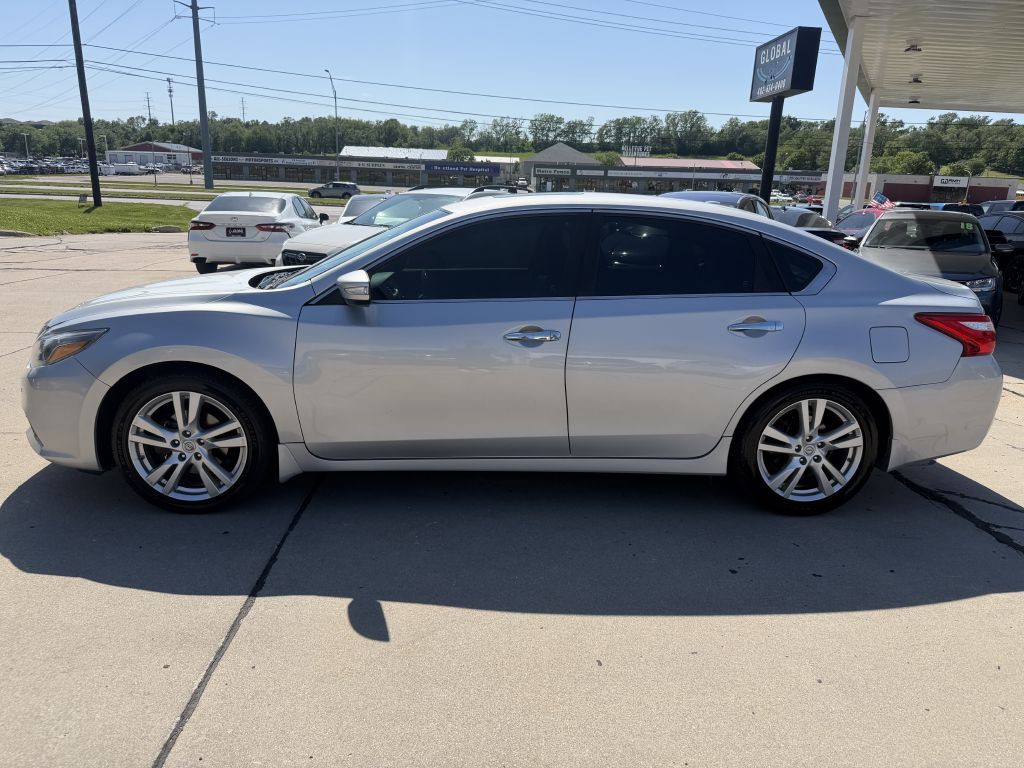 2016 Nissan Altima Image 4