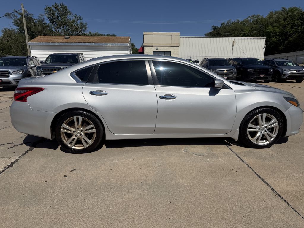2016 Nissan Altima Image 7