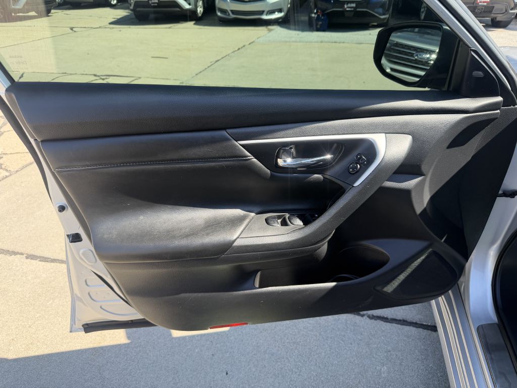 2016 Nissan Altima Image 9