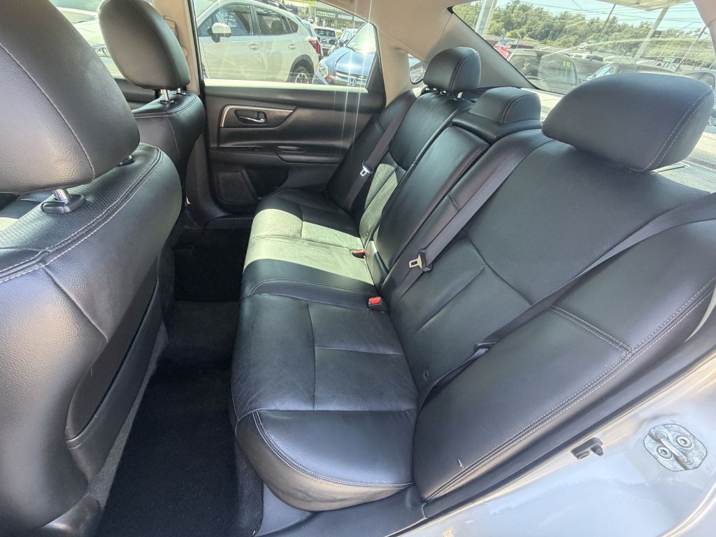 2016 Nissan Altima Image 11
