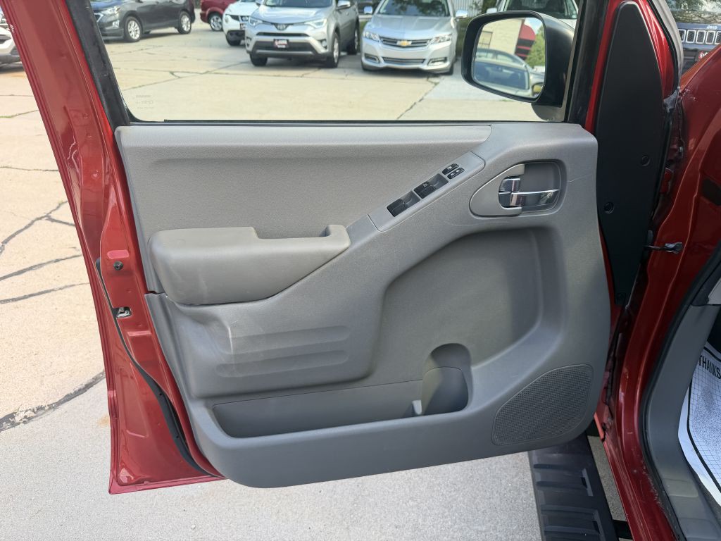 2016 Nissan Frontier Image 9