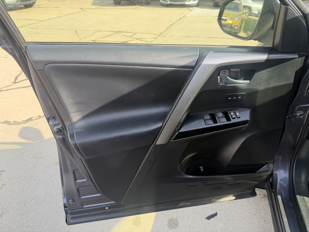 2018 Toyota Rav4 Image 9
