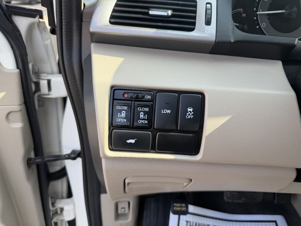 2016 Honda Odyssey Image 13