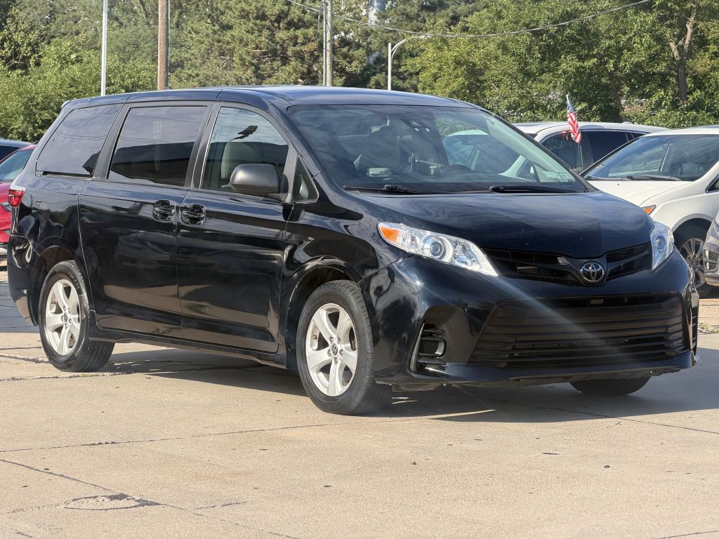 2020 Toyota Sienna Image 2