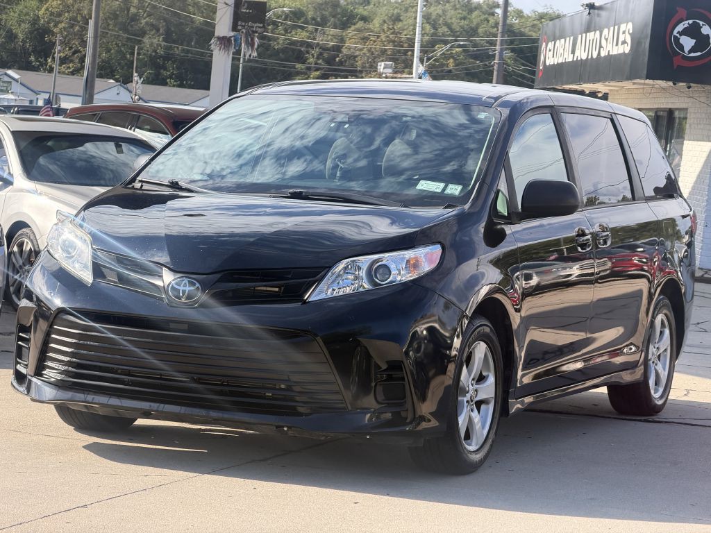 2020 Toyota Sienna Image 3