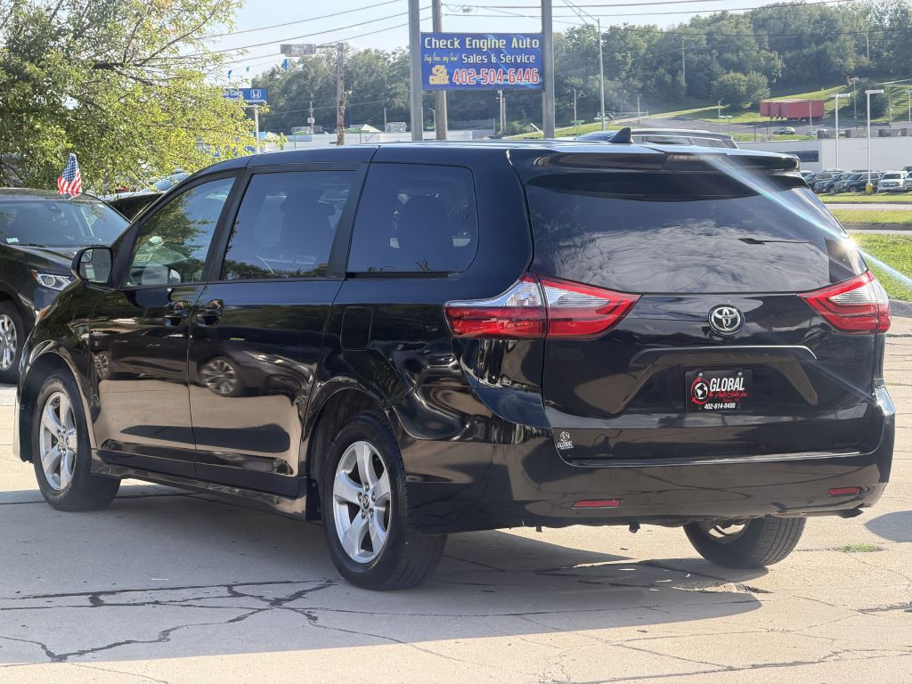 2020 Toyota Sienna Image 5