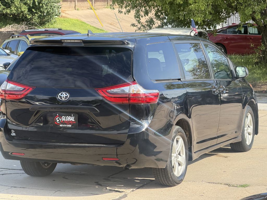 2020 Toyota Sienna Image 6
