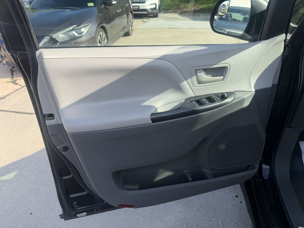 2020 Toyota Sienna Image 9