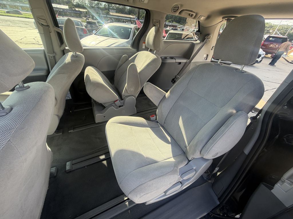 2020 Toyota Sienna Image 11