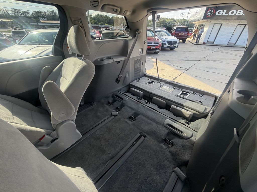 2020 Toyota Sienna Image 12