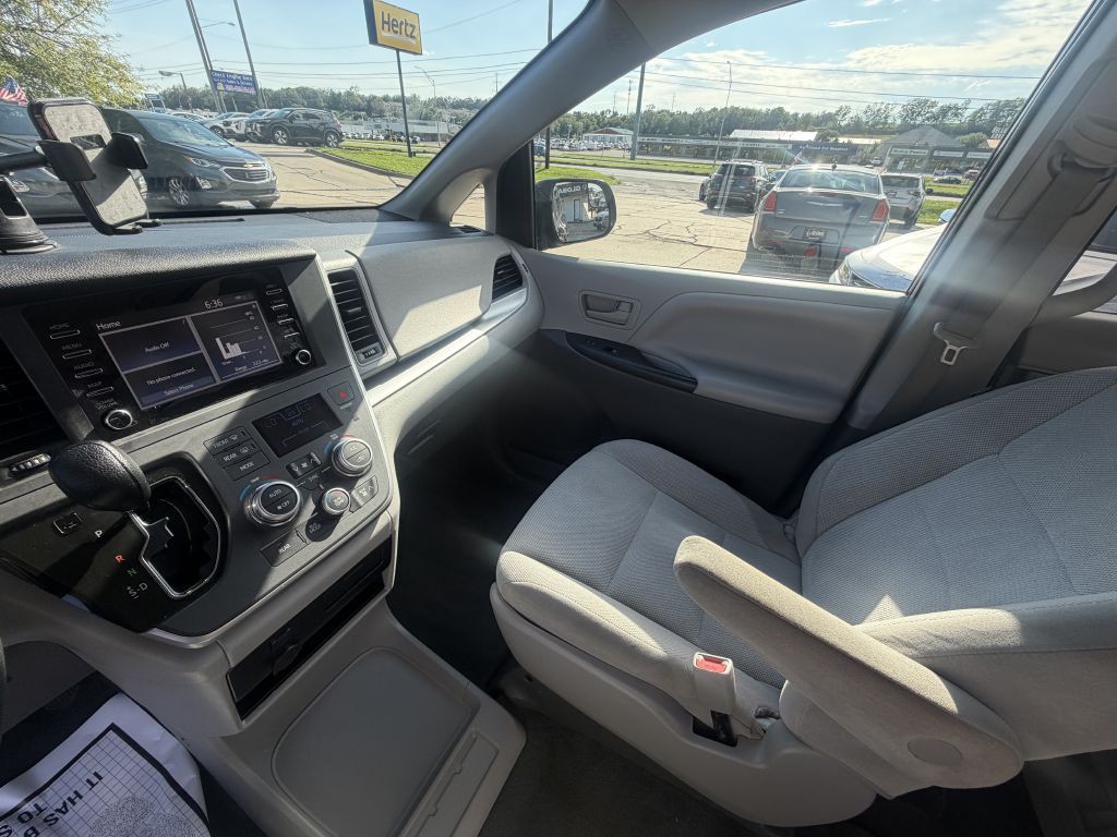 2020 Toyota Sienna Image 18
