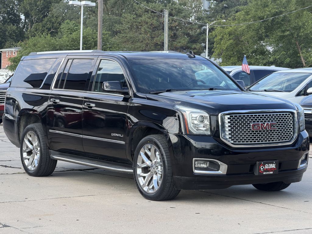 2017 GMC Yukon Image 2
