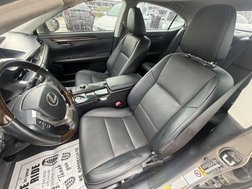 2015 Lexus ES 350 Image 10