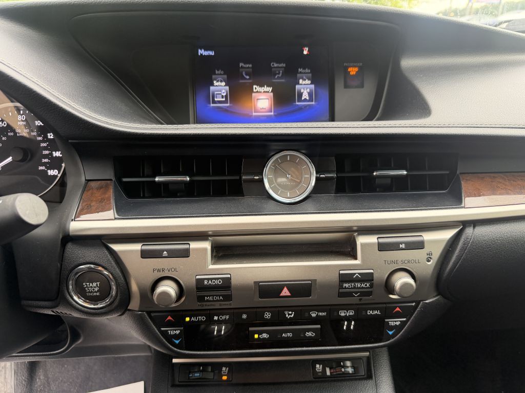 2015 Lexus ES 350 Image 15