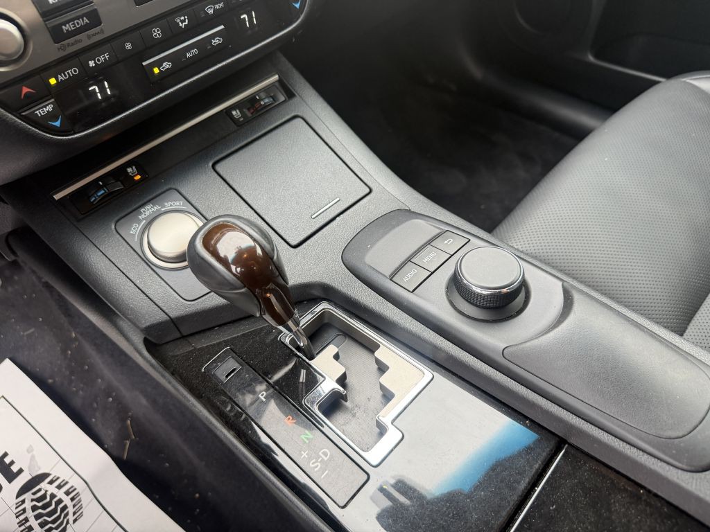 2015 Lexus ES 350 Image 17