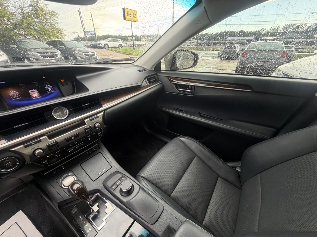 2015 Lexus ES 350 Image 18