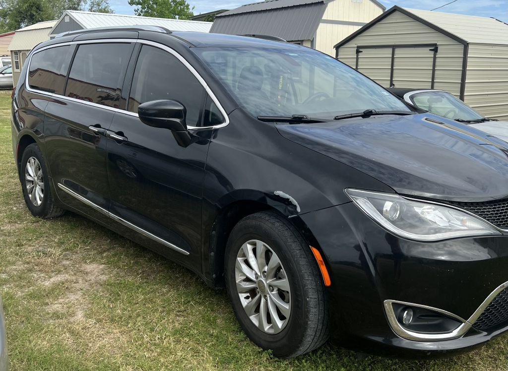 2018 Chrysler Pacifica Image 1