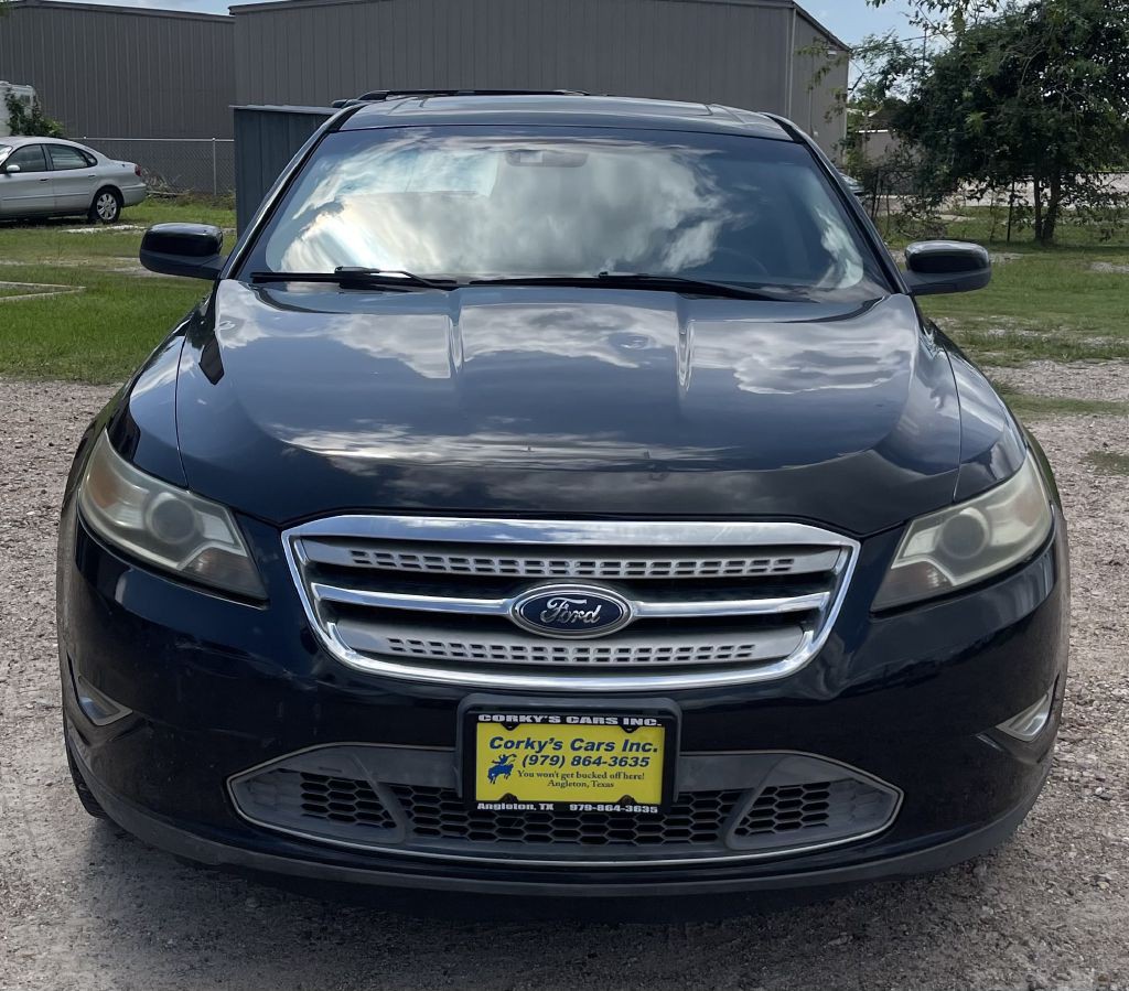 2010 Ford Taurus Image 2