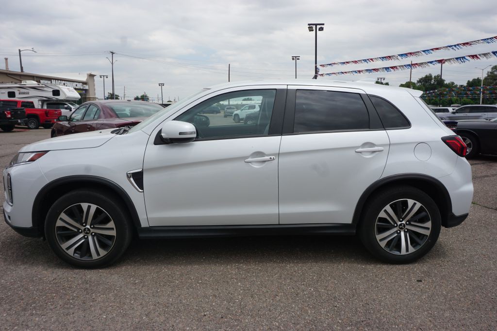 2022 Mitsubishi Outlander Image 3