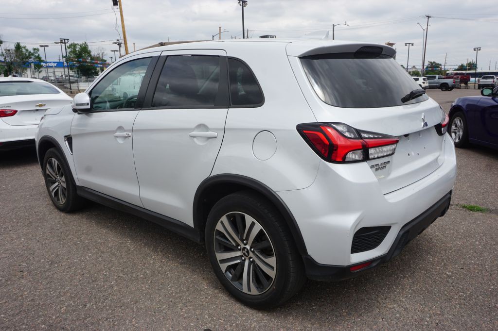 2022 Mitsubishi Outlander Image 4