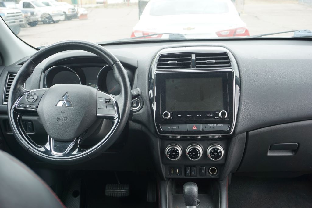 2022 Mitsubishi Outlander Image 8