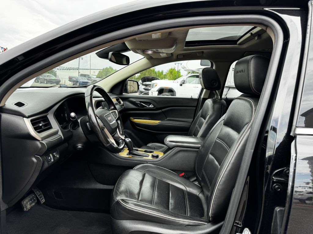 2017 GMC Acadia Image 4