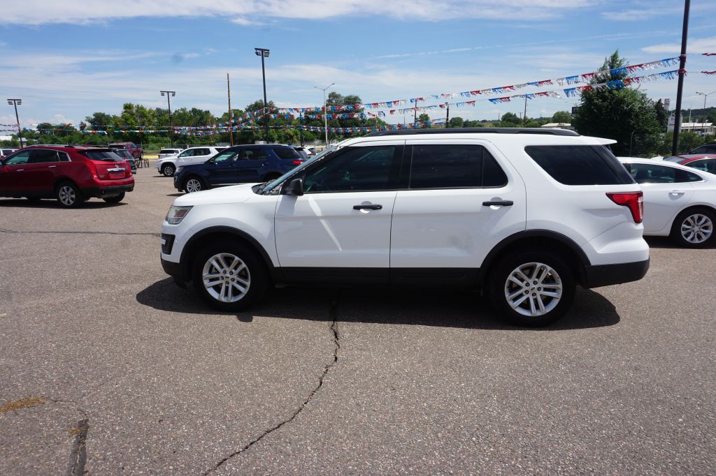 2017 Ford Explorer Image 2