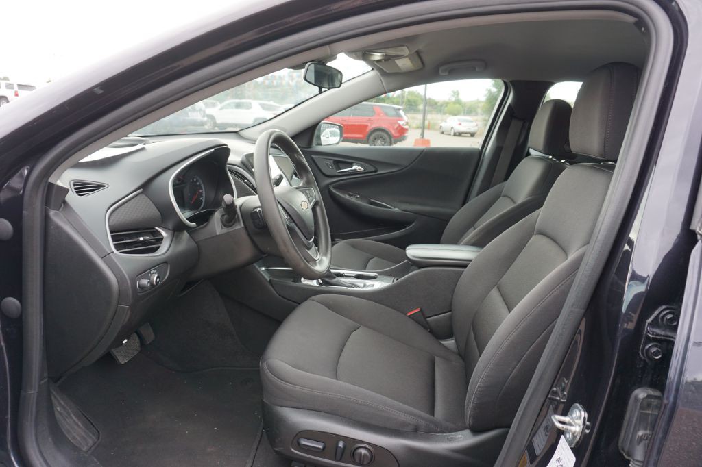 2023 Chevrolet Malibu Image 4