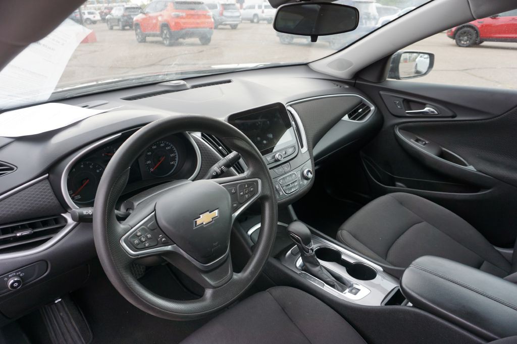 2023 Chevrolet Malibu Image 8