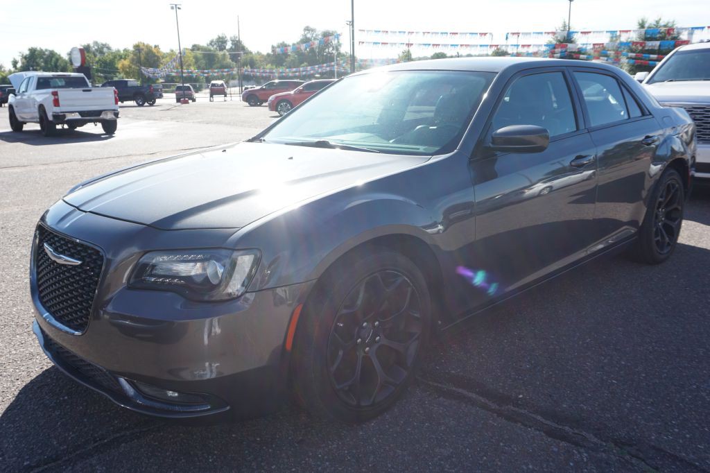 2019 Chrysler 300 Image 2