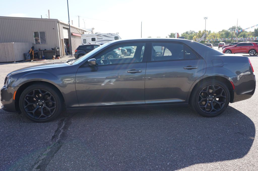 2019 Chrysler 300 Image 3