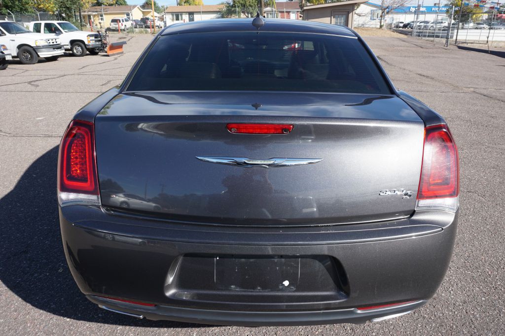 2019 Chrysler 300 Image 5