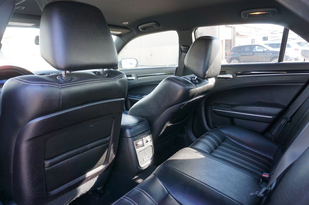 2019 Chrysler 300 Image 7