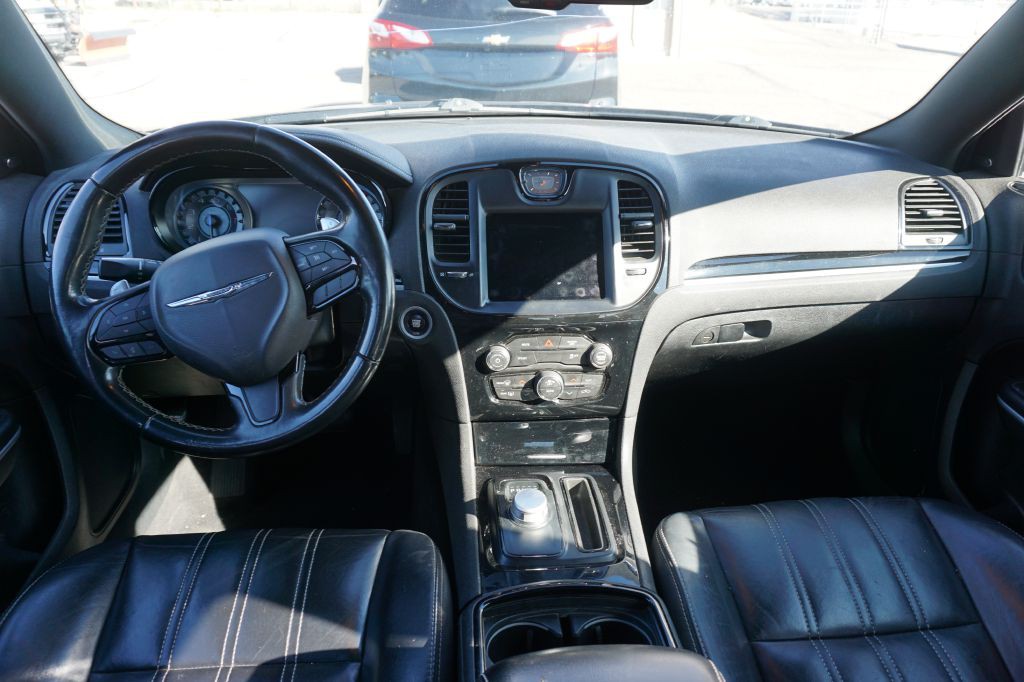 2019 Chrysler 300 Image 8