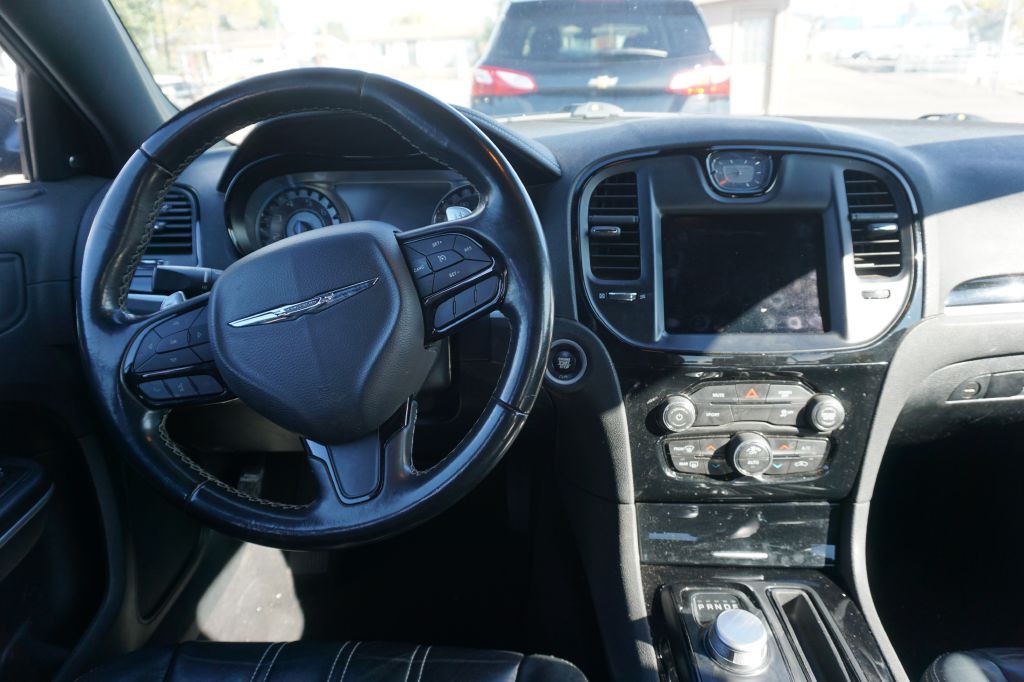 2019 Chrysler 300 Image 9