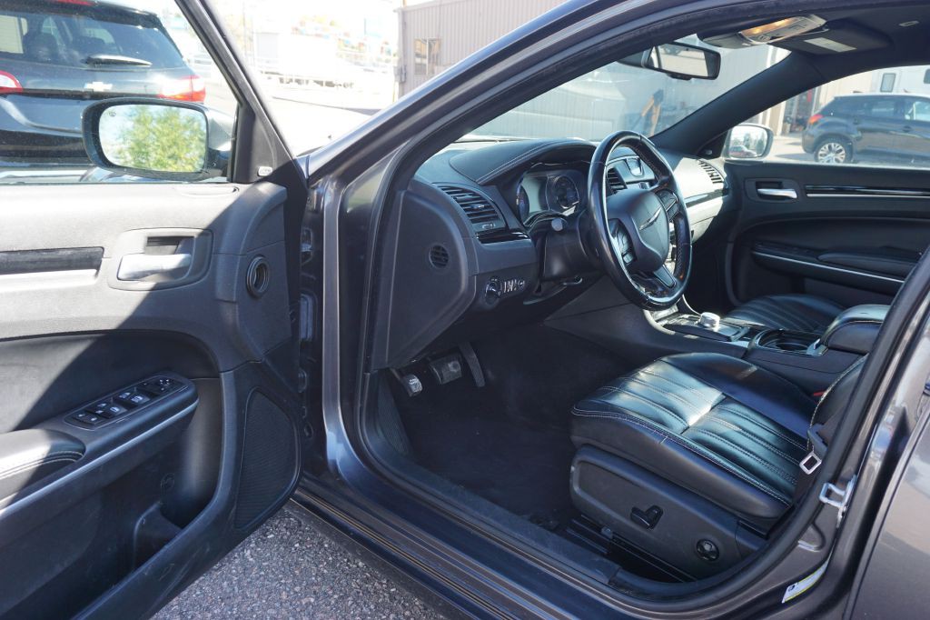 2019 Chrysler 300 Image 10