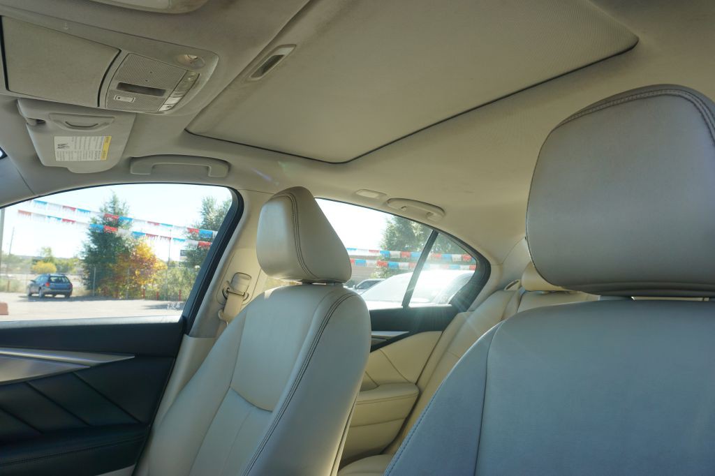 2016 INFINITI Q50 Image 9