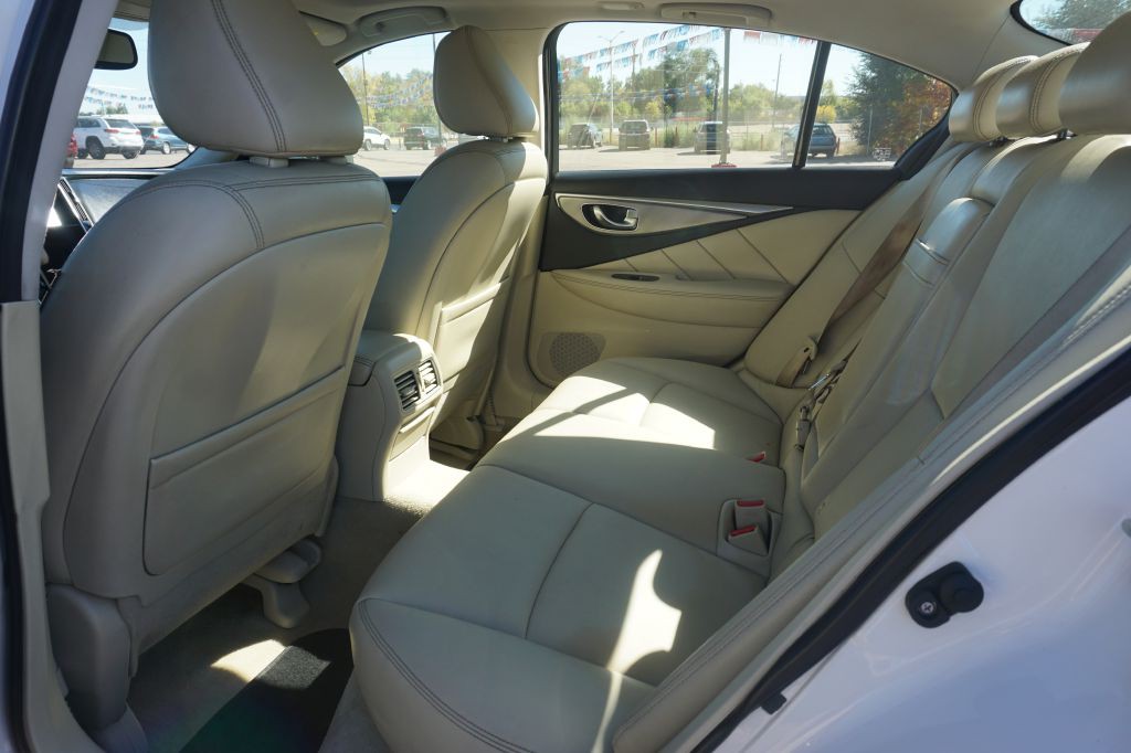 2016 INFINITI Q50 Image 10