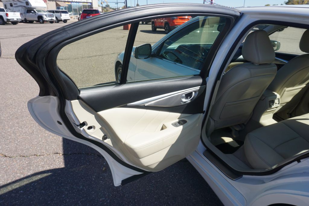 2016 INFINITI Q50 Image 11
