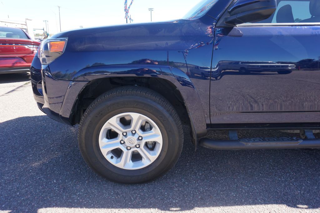 2022 Toyota 4Runner Image 2