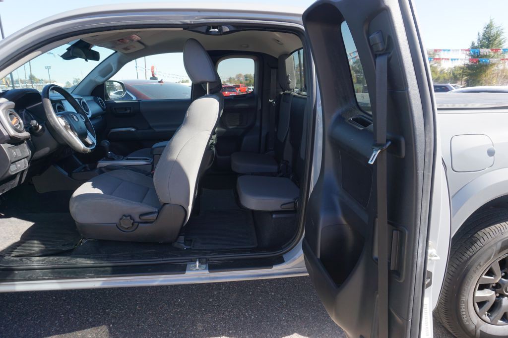 2021 Toyota Tacoma Image 9
