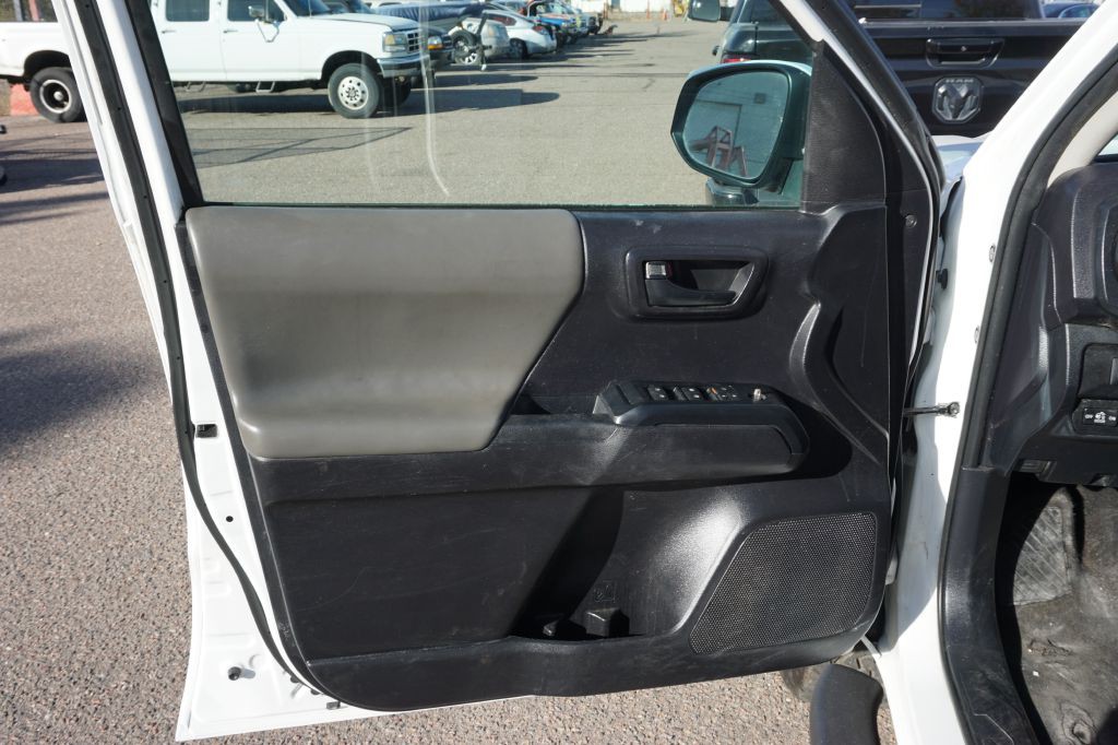 2021 Toyota Tacoma Image 9